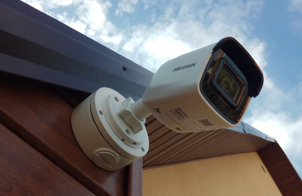Дополнительная видеокамера для контроля двора (фото)