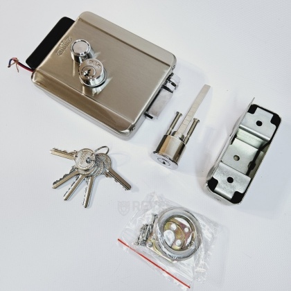 FHD комплект видеодомофона с 140° панелью вызова и замком Seven Kit FHD Home-Lock white