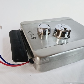 FHD комплект видеодомофона с 140° панелью вызова и замком Seven Kit FHD Home-Lock white
