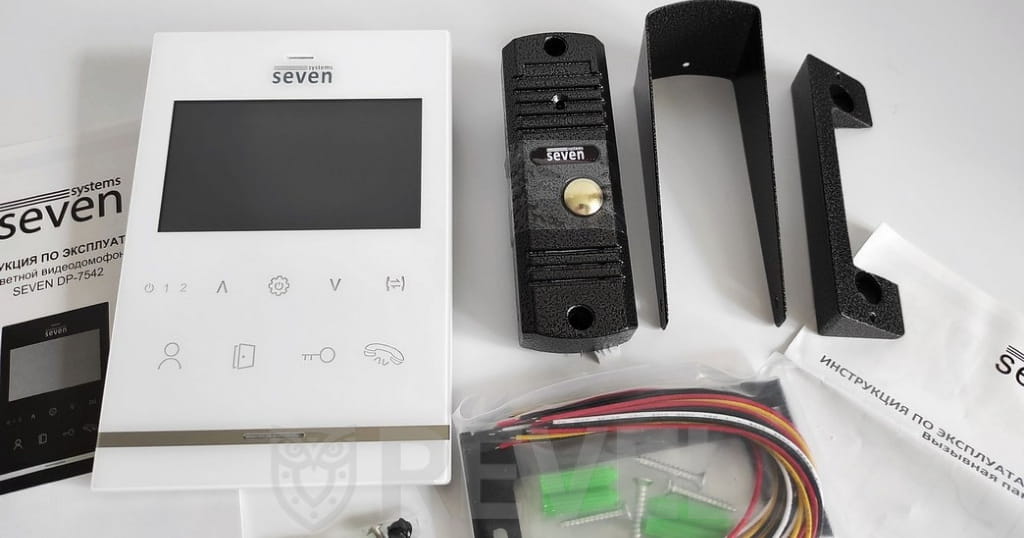 Комплект відеодомофона та панелі виклику SEVEN DP–7542 (фото)
