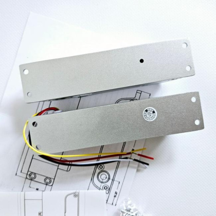 Домофон с замком на пластиковые двери — комплект контроля доступа SEVEN DP–7541 Office Kit ER Домофон с замком на пластиковые двери — комплект контроля доступа SEVEN DP–7541 Office Kit ER