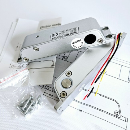 Комплект Wi-Fi видеопанели и электроригельного замка на пластиковые двери SEVEN SKD-KIT-ER6 (работает с Tuya Smart) Комплект Wi-Fi видеопанели и электроригельного замка на пластиковые двери SEVEN SKD-KIT-ER6 (работает с Tuya Smart)