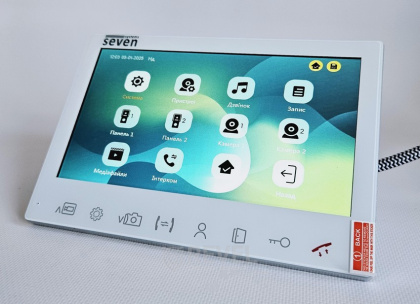 Комплект 7" FHD IPS видеодомофона с записью по детекции SEVEN DP–7575FHD-Neo Kit box (white)