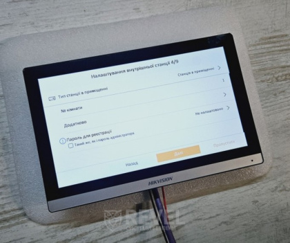 Комплект IP Wi-Fi домофона с замком и антивандальной панелью вызова HikVision Kit Home WF (управление со смартфона)
