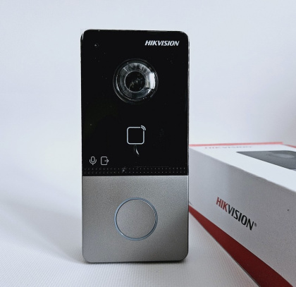IP Wi-Fi домофон 4,3 дюйма и Wi-Fi панель вызова Hikvision DS-WF61-CR-KIT White (мобильное приложение и удаленный доступ) IP Wi-Fi домофон 4,3 дюйма и Wi-Fi панель вызова Hikvision DS-WF61-CR-KIT White (мобильное приложение и удаленный доступ)