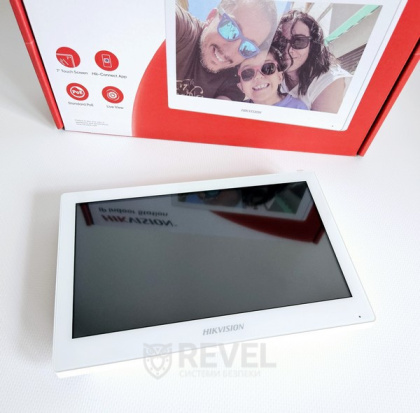 Комплект 7" IP WiFi домофона и WiFi панели вызова HikVision DS-WF63-CR-KIT White (мобильное приложение и удаленный доступ)