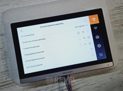 Комплект 7" IP видеодомофона и антивандальной панели HikVision Smart-Kit (мобильное приложение и удаленный доступ)