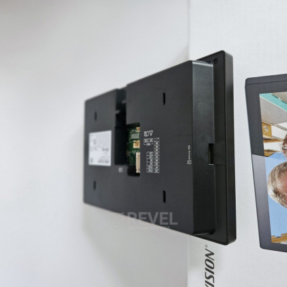 Комплект 7" IP Wi-Fi видеодомофона и антивандальной панели HikVision Smart-Kit-WF (мобильное приложение и удаленный доступ)