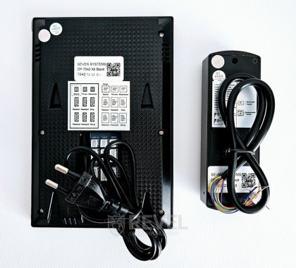 Комплект домофона SEVEN DP–7542 black с записью видео по движению 