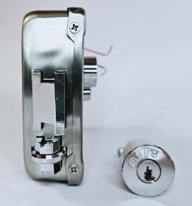 Wi-Fi видеодомофон с замком Slinex Sonik AI Home Kit black — интеллектуальная AI-детекция движения и переадресация вызова