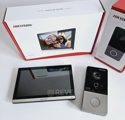 Комплект 7" IP WiFi домофона и WiFi панели вызова HikVision Smart-Kit-WF-M (мобильное приложение и удаленный доступ)