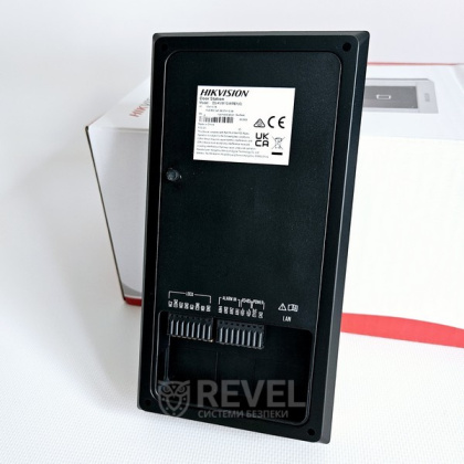 Беспроводной WiFi домофон и панель со считывателем Hikvision DS-WF63-KV2R-KIT (возможность управления замком и воротами)
