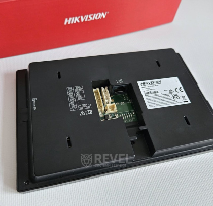 Комплект 7" IP WiFi домофона и WiFi панели вызова HikVision Smart-Kit-WF-M (мобильное приложение и удаленный доступ)