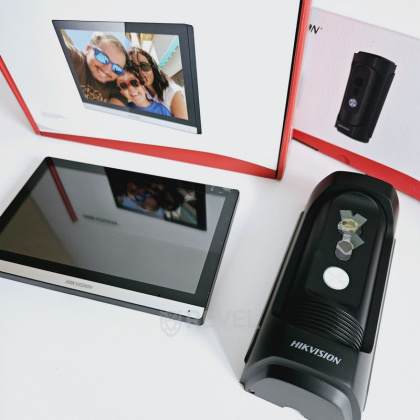 Комплект 7" IP Wi-Fi видеодомофона и антивандальной панели HikVision Smart-Kit-WF (мобильное приложение и удаленный доступ)