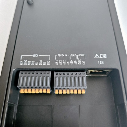 WiFi видеодомофон 10 дюймов с замком Hikvision DS-KH85-KV2R-EM (управления замком и воротами, дозвон на телефон)