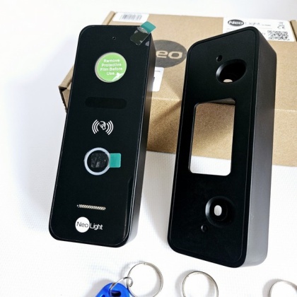 Wi-Fi домофон NeoLight Alpha Hybrid White + панель со считывателем брелков OPTIMA ID FHD Black (управление со смартфона, запись видео)