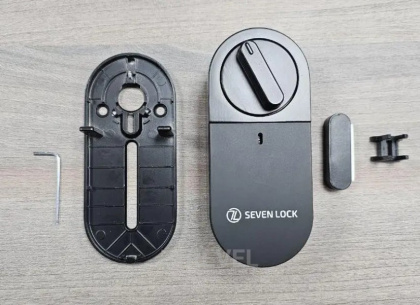 Умный дверной электромоторный замок SEVEN LOCK SL-7772BM (на уже установленный механический замок)