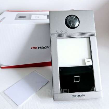 Беспроводной WiFi домофон и панель со считывателем Hikvision DS-WF63-KV2R-KIT White (возможность управления замком и воротами)