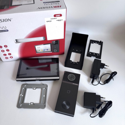 Комплект IP видеодомофона Hikvsion DS-KIS610-P (4MP, Wi-Fi, PoE, IP65, управление двумя замками, мобильное приложение Hik-Connect)