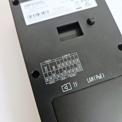 Беспроводной WiFi домофон с замком Hikvision DS-WF63-KV2R-EM Black (управление замком и воротами, дозвон на телефон) Беспроводной WiFi домофон с замком Hikvision DS-WF63-KV2R-EM Black (управление замком и воротами, дозвон на телефон)