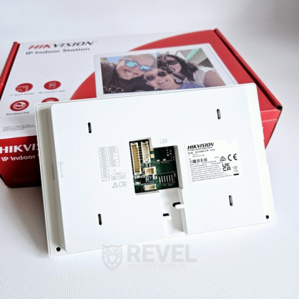 Комплект 7" IP Wi-Fi видеодомофона и антивандальной панели HikVision DS-WF63-VP-KIT White (мобильное приложение и удаленный доступ)