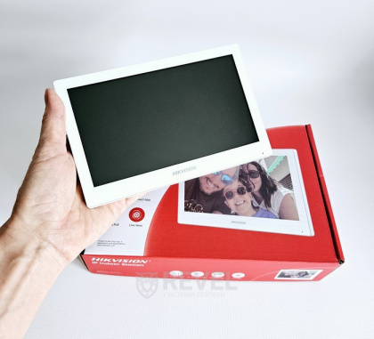 Комплект 7" IP WiFi домофона и WiFi панели вызова HikVision DS-WF63-CR-KIT White (мобильное приложение и удаленный доступ)