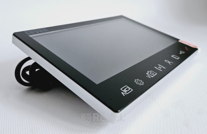 Комплект 7" FHD IPS видеодомофона с записью по детекции SEVEN DP–7575FHD-Neo Kit box (black)